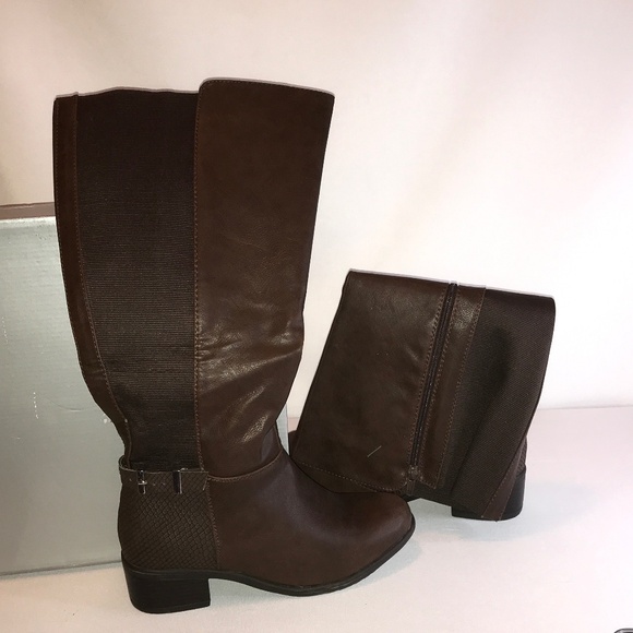 CATHERINES BOOTS - Picture 3 of 4